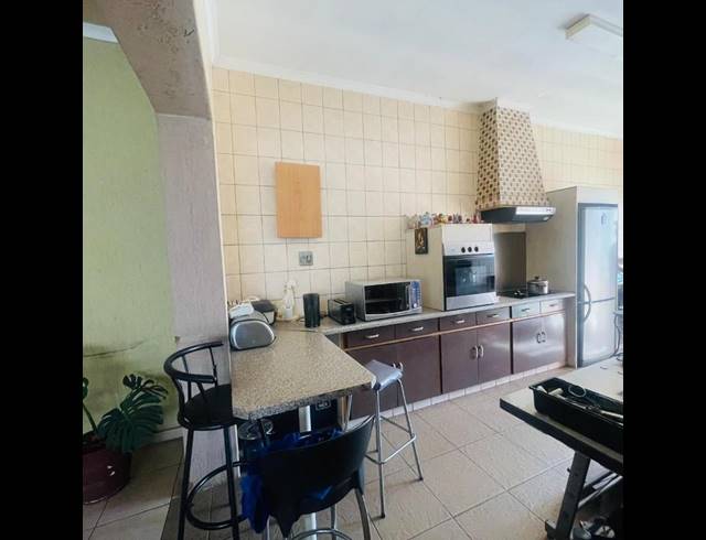 4 BEDROOM HOUSE FOR SALE IN KENSINGTON